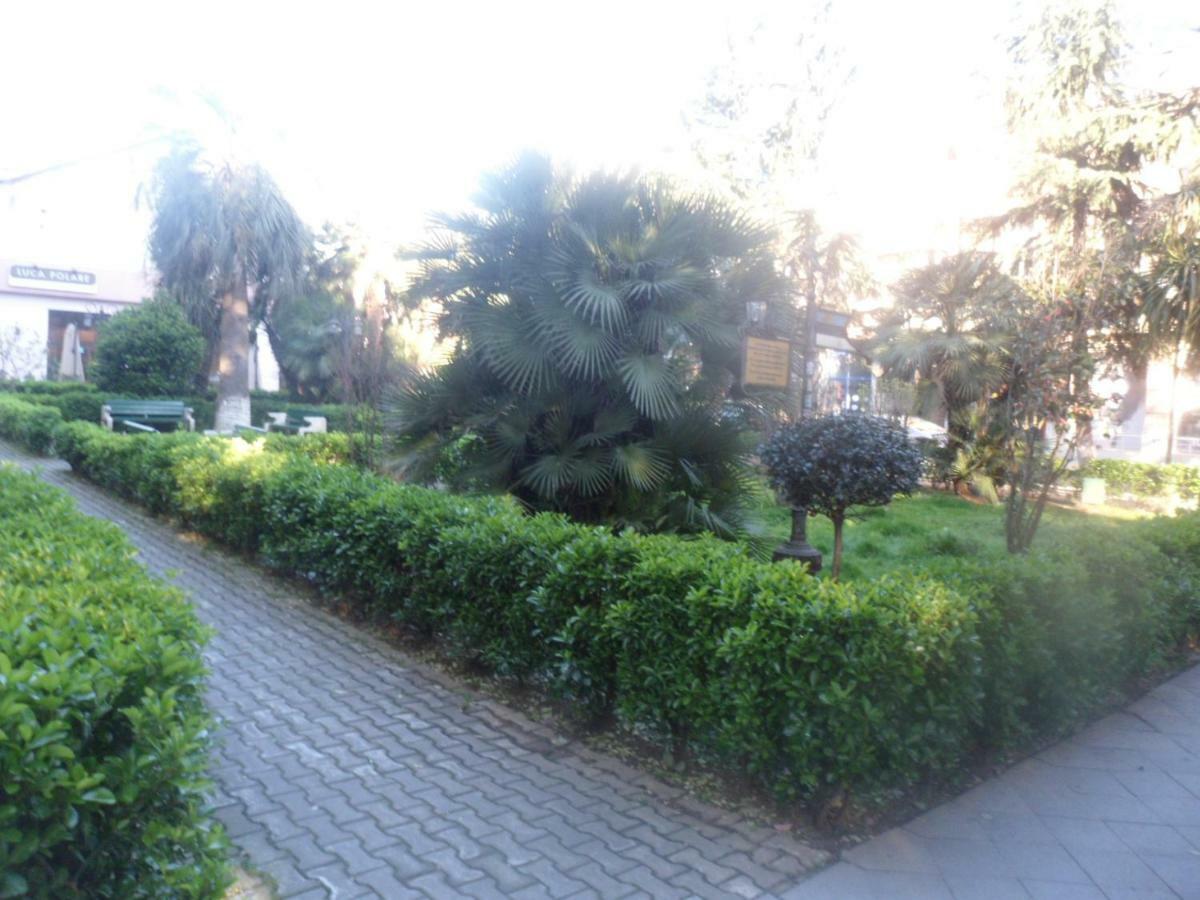 Apartment Zurabi บาทูมิ ภายนอก รูปภาพ